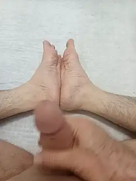 Snapshot of Hardapple01 chatting on December 5, 2024, 9:28 pm Hardapple01 online show from December 5, 2024, 9:28 pm