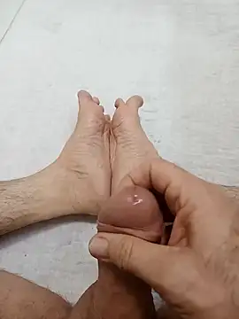 Snapshot of Hardapple01 chatting on December 14, 2024, 2:01 am Hardapple01 online show from December 14, 2024, 2:01 am