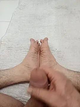 Snapshot of Hardapple01 chatting on March 3, 2025, 11:24 pm Hardapple01 online show from March 3, 2025, 11:24 pm