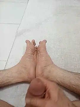 Snapshot of Hardapple01 chatting on March 16, 2025, 11:57 pm Hardapple01 online show from March 16, 2025, 11:57 pm