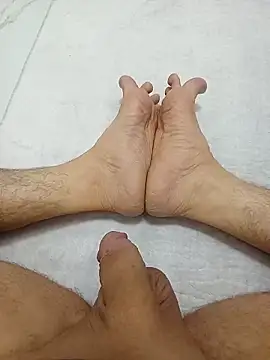 Snapshot of Hardapple01 chatting on October 1, 2025, 9:10 pm Hardapple01 online show from October 1, 2025, 9:10 pm