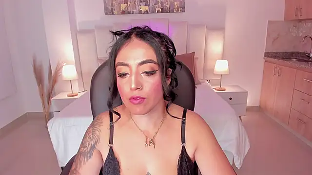 Snapshot of kim_thompson_1 chatting on October 6, 2025, 11:07 am kim thompson 1 online show from October 6, 2025, 11:07 am