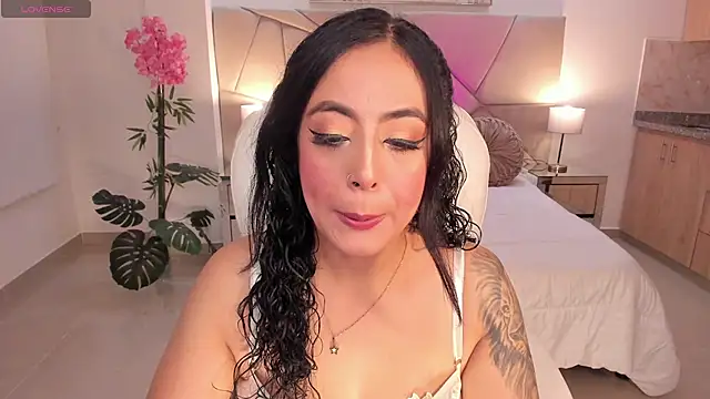 Snapshot of kim_thompson_1 chatting on November 5, 2025, 11:10 am kim thompson 1 online show from November 5, 2025, 11:10 am