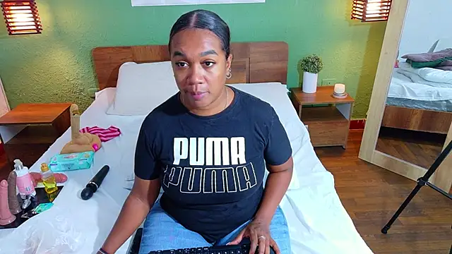 Snapshot of dannaahbrown chatting on October 19, 2025, 12:28 pm dannaahbrown online show from October 19, 2025, 12:28 pm