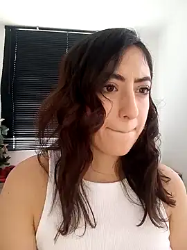 Snapshot of MIYESSI chatting on January 18, 2025, 5:37 pm MIYESSI online show from January 18, 2025, 5:37 pm