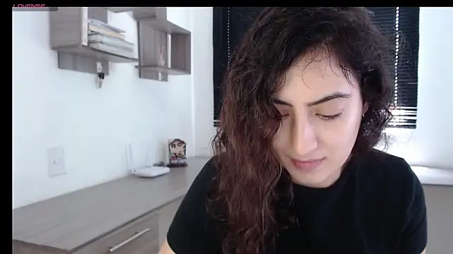 Snapshot of MIYESSI chatting on February 18, 2025, 3:43 pm MIYESSI online show from February 18, 2025, 3:43 pm