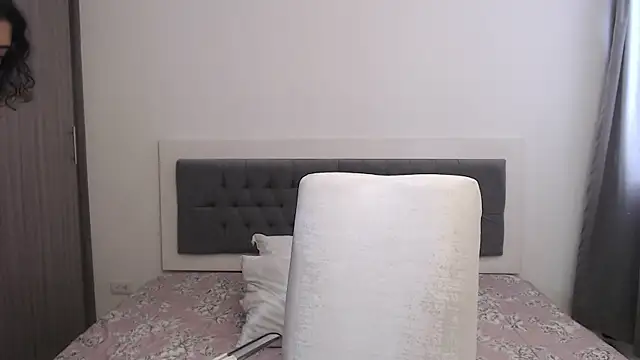 Snapshot of MIYESSI chatting on October 23, 2025, 5:55 pm MIYESSI online show from October 23, 2025, 5:55 pm