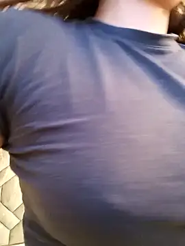 Snapshot of MIYESSI chatting on November 19, 2025, 3:23 pm MIYESSI online show from November 19, 2025, 3:23 pm