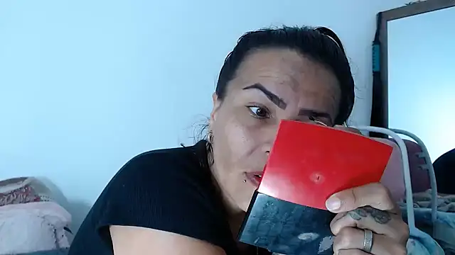 KaiicyQuuen online show from November 25, 2025, 1:33 pm