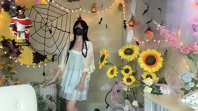 Snapshot of Your-Sunshine chatting on October 25, 2025, 5:15 am Your-Sunshine online show from October 25, 2025, 5:15 am