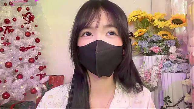 Snapshot of Your-Sunshine chatting on November 17, 2025, 6:30 am Your-Sunshine online show from November 17, 2025, 6:30 am