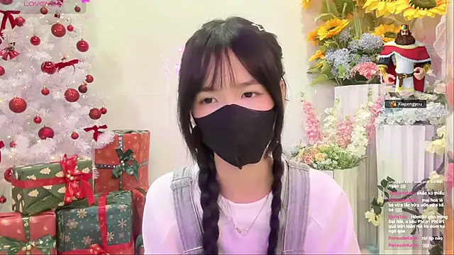 Snapshot of Your-Sunshine chatting on November 17, 2025, 6:35 pm Your-Sunshine online show from November 17, 2025, 6:35 pm