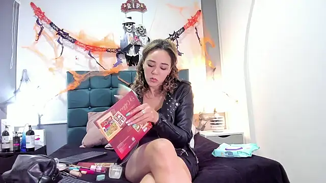 Snapshot of charlott_lens chatting on October 25, 2025, 9:28 am charlott lens online show from October 25, 2025, 9:28 am