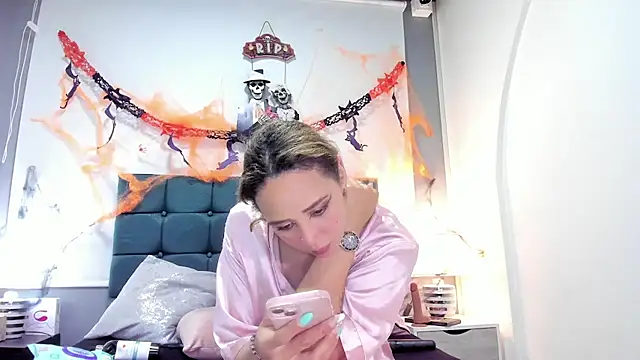 Snapshot of charlott_lens chatting on October 28, 2025, 6:10 pm charlott lens online show from October 28, 2025, 6:10 pm