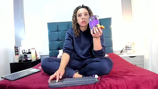 Snapshot of charlott_lens chatting on November 18, 2025, 4:55 pm charlott lens online show from November 18, 2025, 4:55 pm