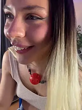 Snapshot of KittyKatyDream chatting on January 18, 2025, 4:53 pm KittyKatyDream online show from January 18, 2025, 4:53 pm