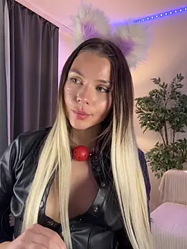 Snapshot of KittyKatyDream chatting on February 6, 2025, 8:45 pm KittyKatyDream online show from February 6, 2025, 8:45 pm