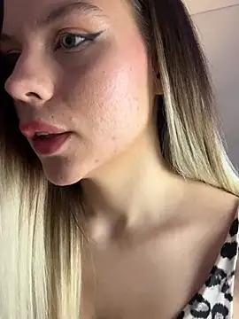 Snapshot of KittyKatyDream chatting on March 13, 2025, 1:29 pm KittyKatyDream online show from March 13, 2025, 1:29 pm