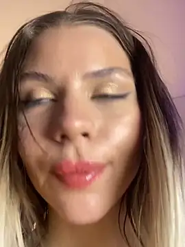 Snapshot of KittyKatyDream chatting on March 14, 2025, 3:58 pm KittyKatyDream online show from March 14, 2025, 3:58 pm