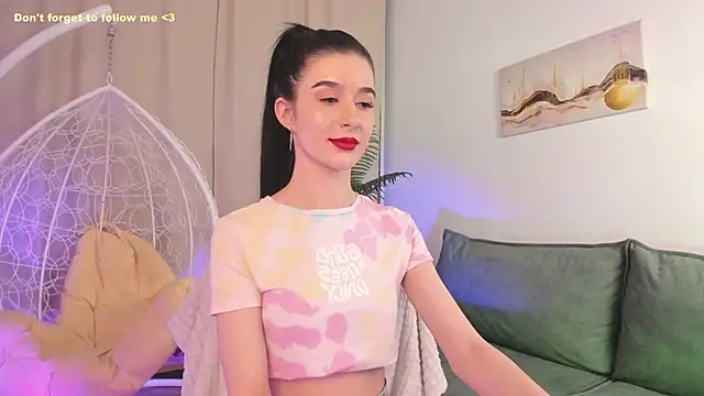 Snapshot of LauraCoy chatting on February 4, 2025, 2:28 am LauraCoy online show from February 4, 2025, 2:28 am