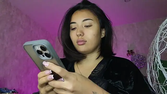 lily  foster online show from December 18, 2025, 6:47 pm