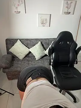 Megan lu2 online show from November 20, 2025, 11:54 am