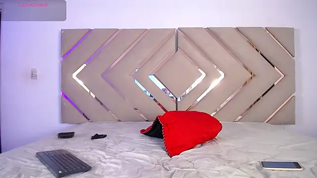 Snapshot of Raven_foxter1 chatting on December 23, 2024, 11:06 pm Raven foxter1 online show from December 23, 2024, 11:06 pm