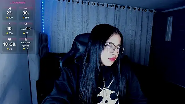 aliice walker  online show from December 14, 2025, 3:34 am