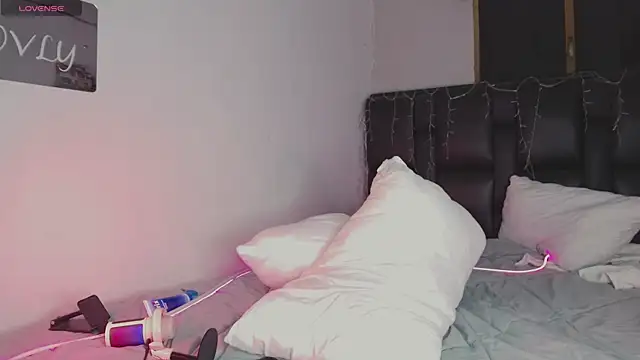 Snapshot of Lovely_Janeth chatting on January 14, 2025, 7:06 am Lovely Janeth online show from January 14, 2025, 7:06 am