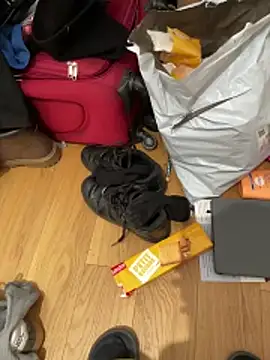 Snapshot of la_chiennete chatting on December 15, 2025, 8:51 am la chiennete online show from December 15, 2025, 8:51 am