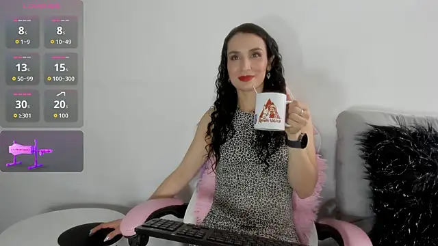 Snapshot of Layla_Sia chatting on September 19, 2025, 5:13 pm Layla Sia online show from September 19, 2025, 5:13 pm