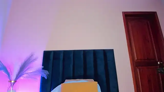 NoraDasilva online show from October 31, 2025, 12:33 am