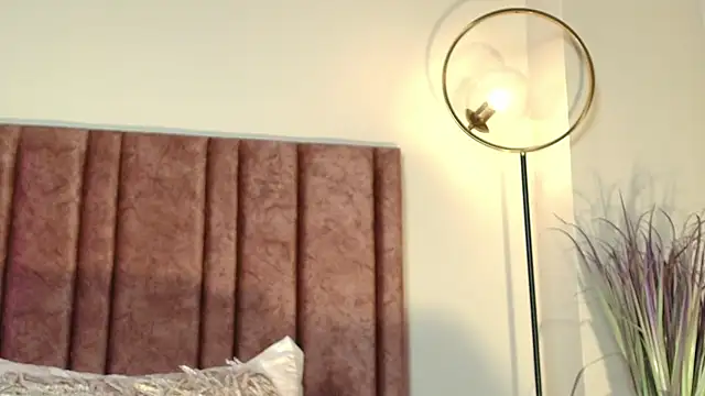 NoraDasilva online show from November 15, 2025, 4:58 pm