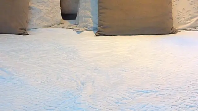 KeryHillson online show from November 23, 2025, 2:28 pm