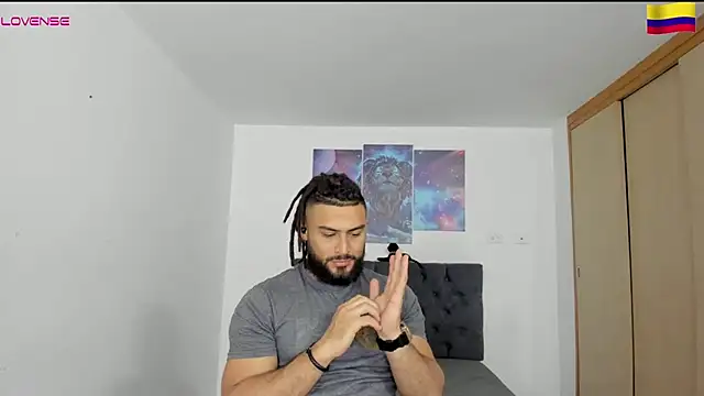 Snapshot of Louis_marley__ chatting on December 19, 2024, 12:02 am Louis marley online show from December 19, 2024, 12:02 am
