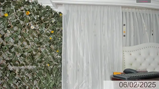 BunnyHotsx online show from February 6, 2025, 10:10 pm