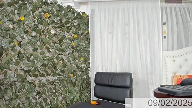 BunnyHotsx online show from February 9, 2025, 9:05 am