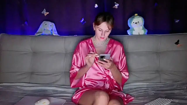 intolerable girl online show from November 13, 2025, 8:41 pm