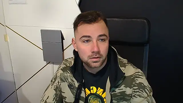 Snapshot of DuncanStone chatting on November 6, 2025, 5:41 am DuncanStone online show from November 6, 2025, 5:41 am