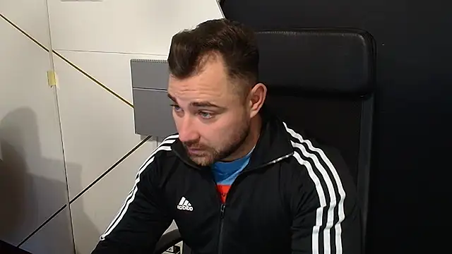 Snapshot of DuncanStone chatting on November 11, 2025, 6:02 am DuncanStone online show from November 11, 2025, 6:02 am