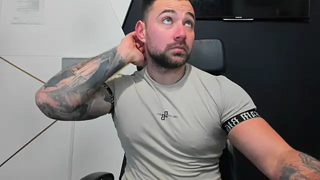 Snapshot of DuncanStone chatting on December 1, 2025, 5:45 am DuncanStone online show from December 1, 2025, 5:45 am