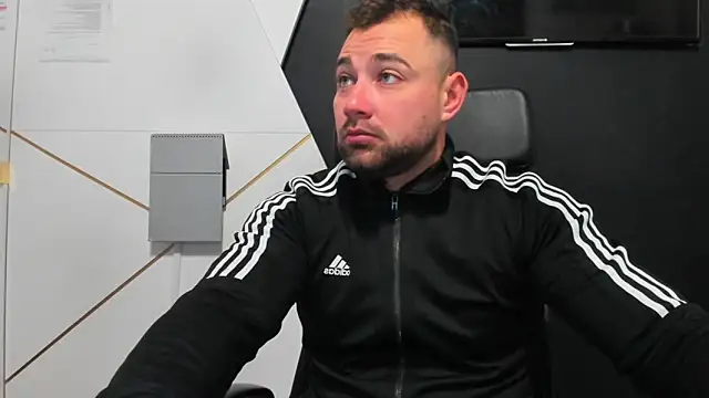 Snapshot of DuncanStone chatting on December 5, 2025, 4:43 am DuncanStone online show from December 5, 2025, 4:43 am