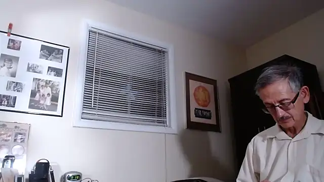 Snapshot of hottottrot691 chatting on March 17, 2025, 12:41 am hottottrot691 online show from March 17, 2025, 12:41 am