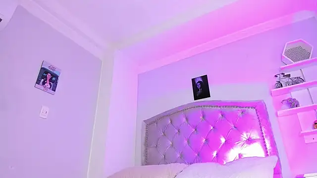 CamileHolmes online show from December 28, 2024, 5:12 am