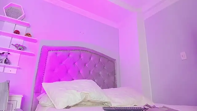 CamileHolmes online show from January 29, 2025, 8:08 am