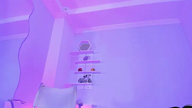 CamileHolmes online show from March 3, 2025, 7:32 am