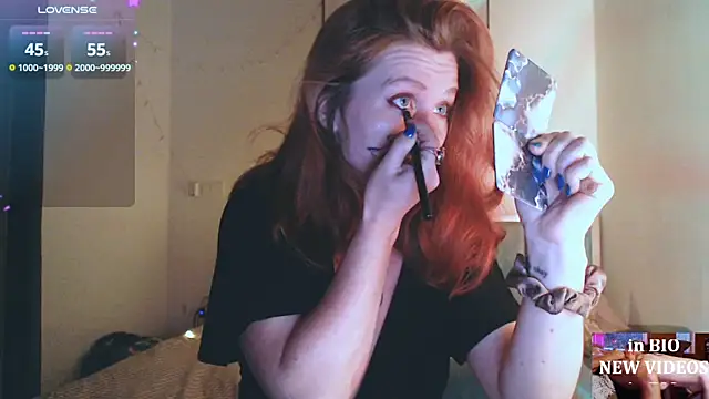 Cassie Wild online show from December 4, 2025, 1:42 pm