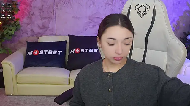 Snapshot of Jasmine_Flow chatting on December 17, 2024, 7:40 am Jasmine Flow online show from December 17, 2024, 7:40 am