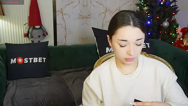 Snapshot of Jasmine_Flow chatting on December 18, 2024, 7:47 am Jasmine Flow online show from December 18, 2024, 7:47 am