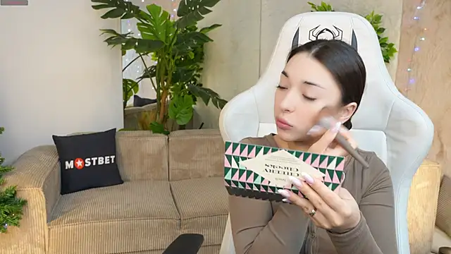 Snapshot of Jasmine_Flow chatting on December 20, 2024, 7:55 am Jasmine Flow online show from December 20, 2024, 7:55 am